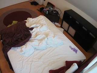 voyeurcam-julmodels-whitebed-2 webcam camsoda model stream image