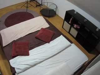 voyeurcam-julmodels-whitebed-2 webcam camsoda model stream image