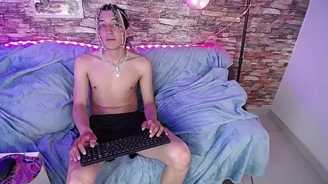 Bellaandvestiacs webcam model stream image