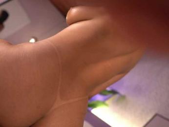 IzzyWild webcam model stream image