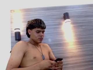 lelehott01 webcam model stream image