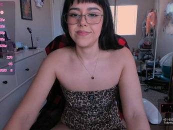 EveeLuna webcam model stream image