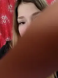 Zuli_Kiska webcam model stream image