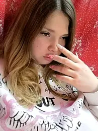 Zuli_Kiska webcam model stream image