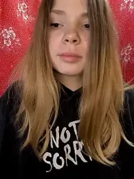 Zuli_Kiska webcam model stream image