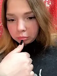 Zuli_Kiska webcam model stream image