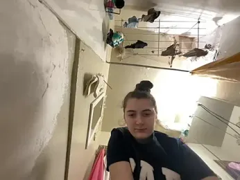 Snowbunnycake_131 webcam model stream image