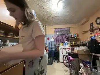 Snowbunnycake_131 webcam model stream image