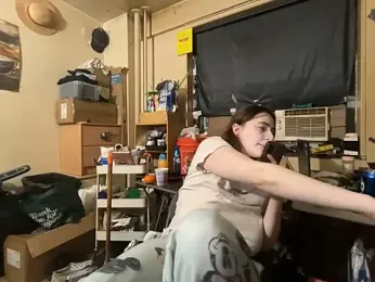 Snowbunnycake_131 webcam model stream image