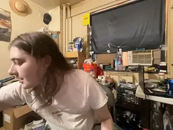 Snowbunnycake_131 webcam model stream image