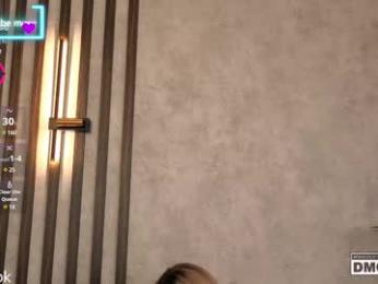 holl1would webcam model stream image