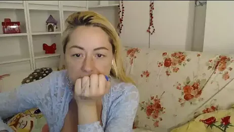 _karolynesyera_ webcam stripchat model stream image