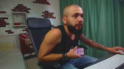 OscarWills webcam model stream image