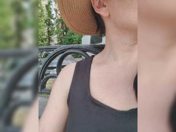 DIVo_0RA webcam model stream image