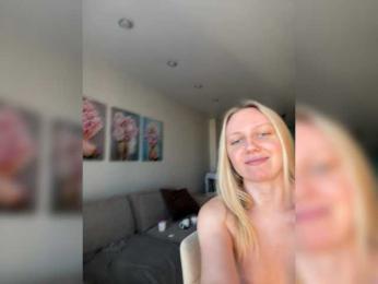 HotWillow webcam bongacams model stream image