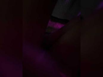 Ariel-la webcam model stream image