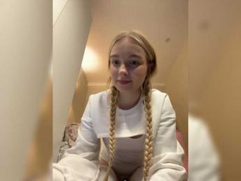 MimiMila webcam model stream image