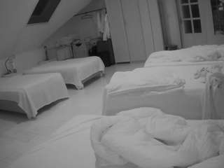 voyeurcam-julmodels-bed-3 webcam model stream image