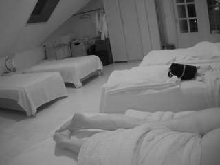 voyeurcam-julmodels-bed-3 webcam model stream image