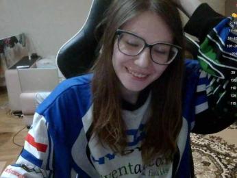 KittyMiracle webcam model stream image