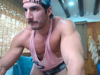 Icarus Secret webcam model stream image