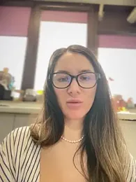 HotXMom_ webcam model stream image