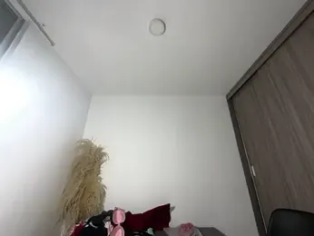 dakota_le webcam model stream image