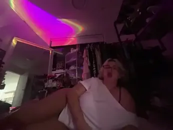 luckygigi webcam model stream image