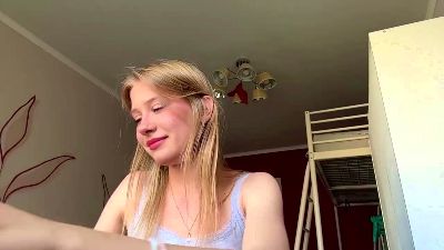 MayeArnott webcam model stream image