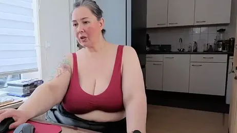 MilfGina webcam model stream image
