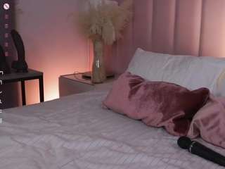 oopsieboobsie webcam model stream image