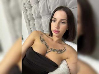 BabyDarii webcam bongacams model stream image