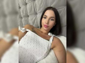 BabyDarii webcam bongacams model stream image