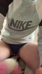 Misslenaanal webcam model stream image