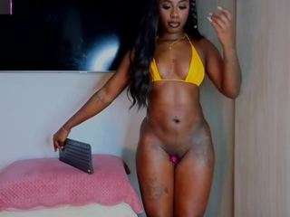 xyomarabrown webcam model stream image