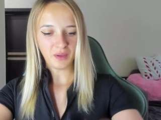rousereedd webcam model stream image