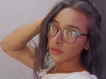 AlmaGrase webcam livejasmin model stream image