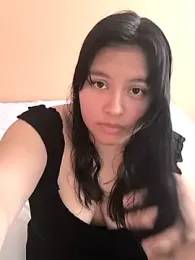 Hinae_ webcam model stream image