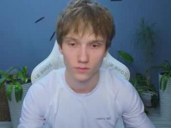 pupsenish webcam chaturbate model stream image