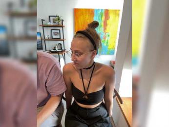 Durnaya_kis webcam model stream image