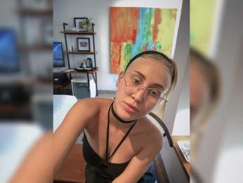 Durnaya_kis webcam model stream image