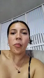 KamyGlam webcam model stream image