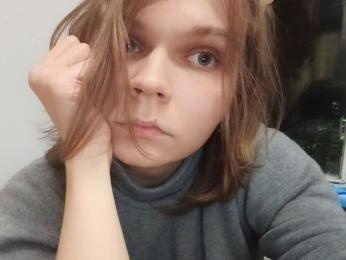 LoralAvery webcam model stream image