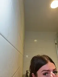 aus_queen webcam model stream image