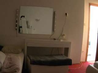 voyeurcam-julmodels-living-6 webcam model stream image
