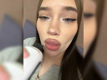 Glossmixdoll webcam model stream image