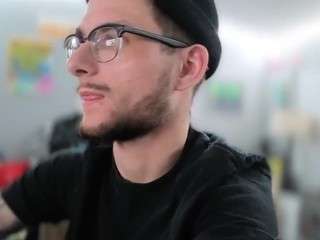 youngkubenski215 webcam model stream image