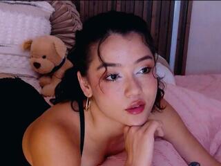 Lucia Saanvi webcam model stream image