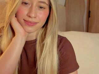 Amy Blondes webcam model stream image