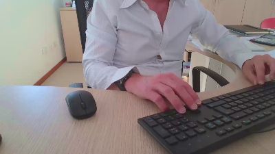 Oszlar webcam model stream image